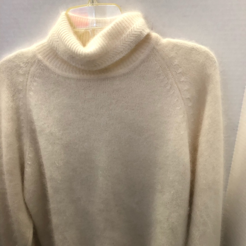 pullover sweater,super soft ,excellent condition.